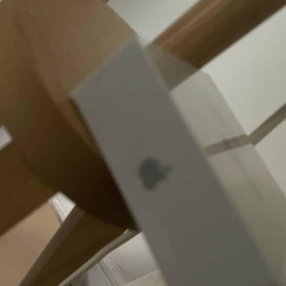 Sleek White Wireless Earbuds - Picture 3 of 3